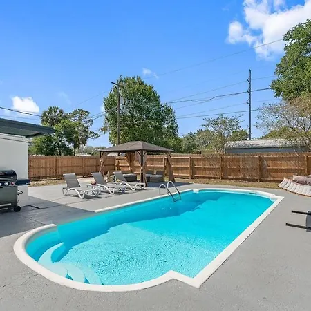 Heated Pool Home * King Bed